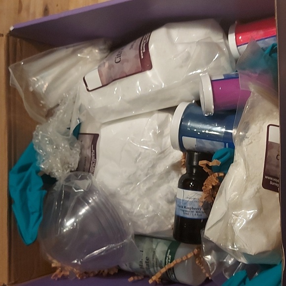 Voyageur Deluxe Bath Bomb Kit NWOT/Gift Set/Crafts - Picture 4 of 5